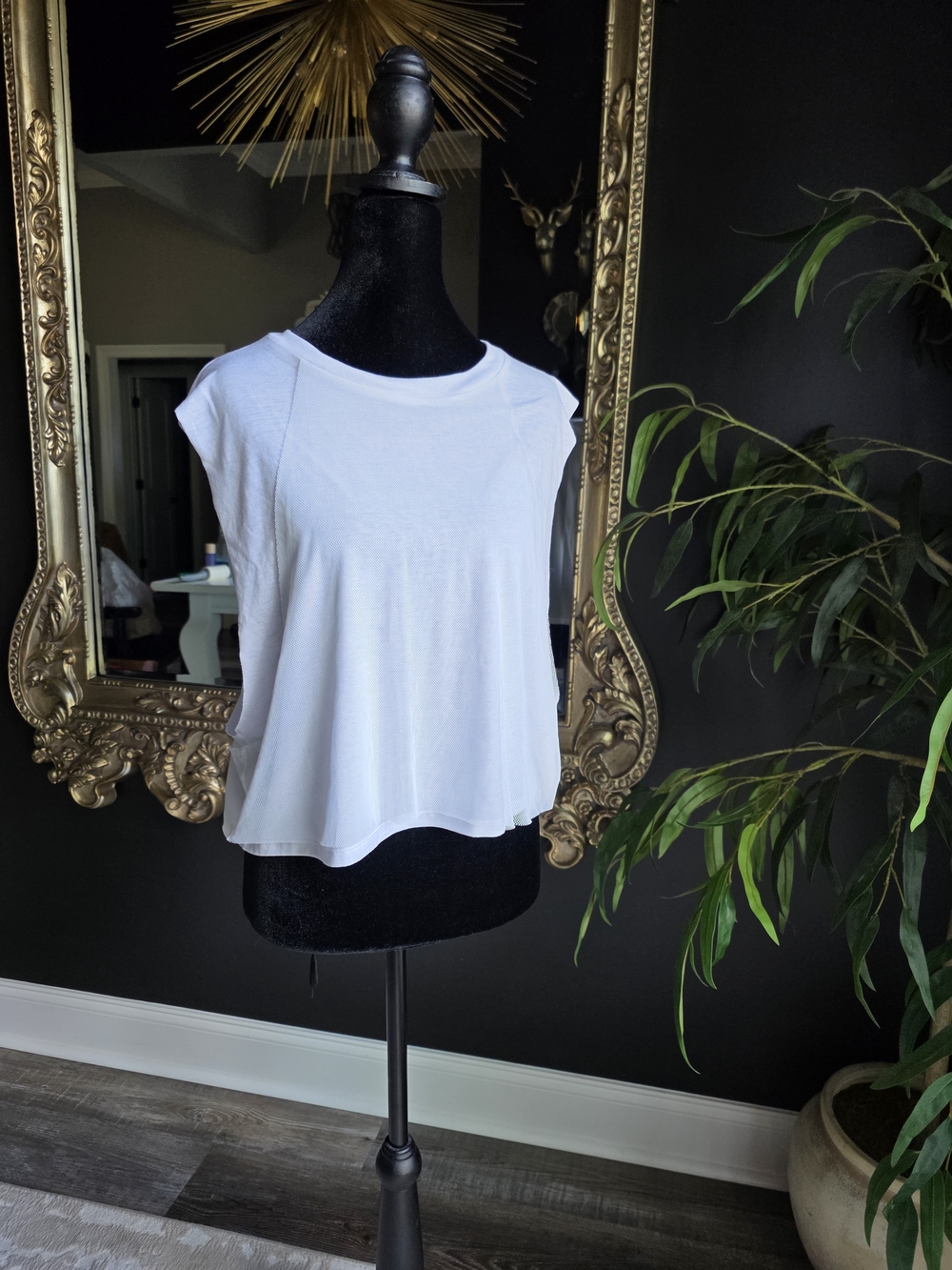 ALO Yoga White Flow Tank Top With Mesh Overlay Sz Large